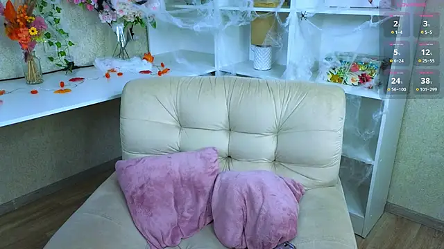 Snapshot of TraciMyntti chatting on 10/24/25, 01:13 TraciMyntti online show from 10/24/25, 01:13