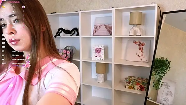 Snapshot of TraciMyntti chatting on 11/14/25, 01:26 TraciMyntti online show from 11/14/25, 01:26