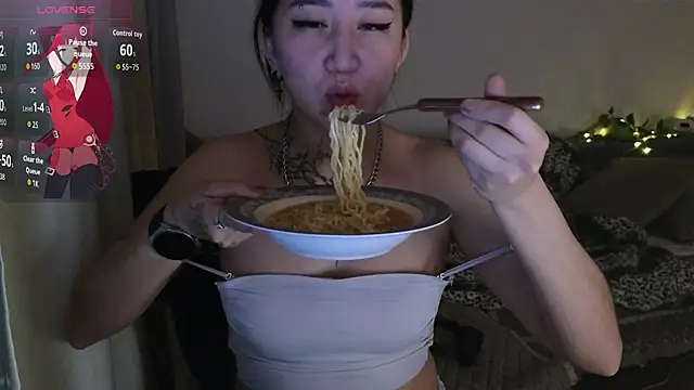 Snapshot of EvaDior13 chatting on 10/05/25, 04:27 EvaDior13 online show from 10/05/25, 04:27