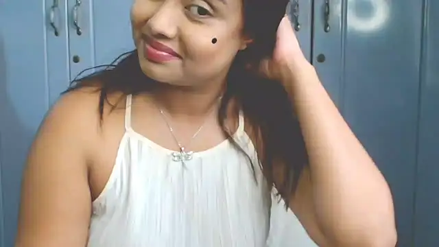 Snapshot of Indian_GlowingMiax chatting on 09/10/25, 06:13 Indian GlowingMiax online show from 09/10/25, 06:13