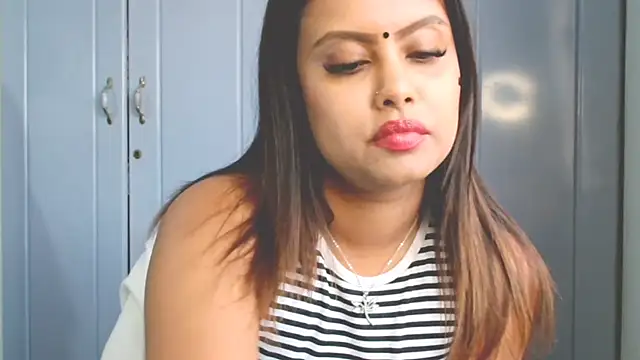 Snapshot of Indian_GlowingMiax chatting on 09/28/25, 10:42 Indian GlowingMiax online show from 09/28/25, 10:42