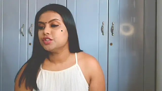 Snapshot of Indian_GlowingMiax chatting on 10/10/25, 12:15 Indian GlowingMiax online show from 10/10/25, 12:15