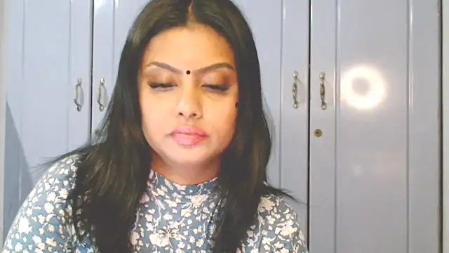 Snapshot of Indian_GlowingMiax chatting on 10/19/25, 05:02 Indian GlowingMiax online show from 10/19/25, 05:02