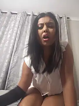 Indian GlowingMiax online show from 11/15/25, 03:37