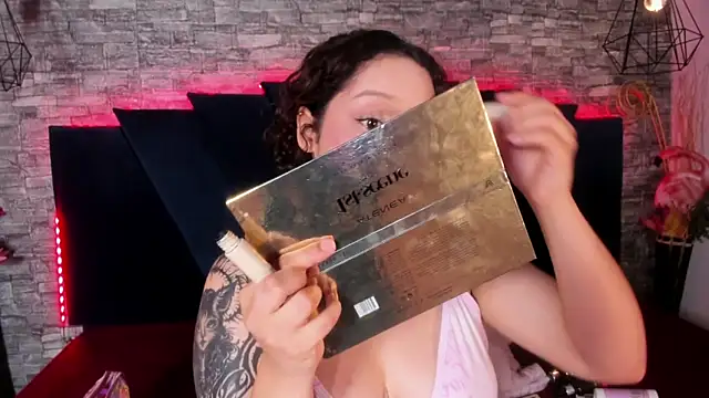 Suxan White  online show from 04/16/26, 09:39