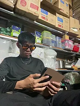 linh21107 online show from 11/05/25, 06:24