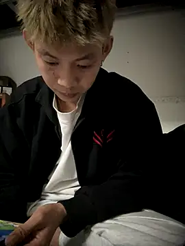 linh21107 online show from 11/27/25, 10:28