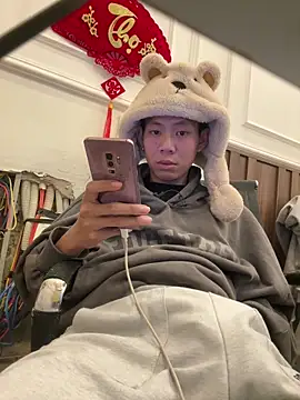 linh21107 online show from 04/21/26, 12:11