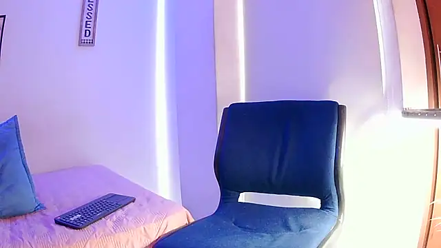   abrill   online show from 09/09/25, 10:09