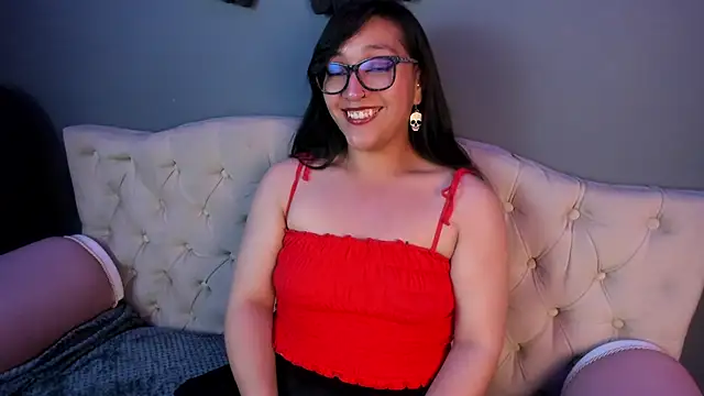 Skye bluee  online show from 09/30/25, 03:22