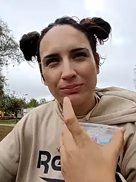 Snapshot of lillylooney chatting on 09/24/25, 08:12 lillylooney online show from 09/24/25, 08:12