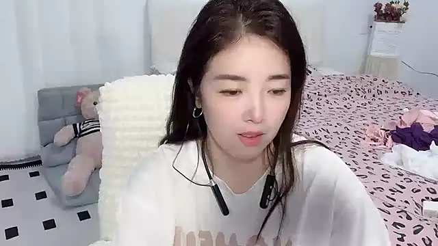 Xiali-166 online show from 10/26/25, 03:56