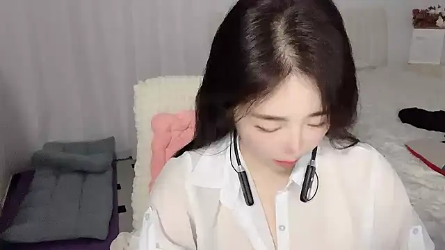 Xiali-166 online show from 11/23/25, 09:03