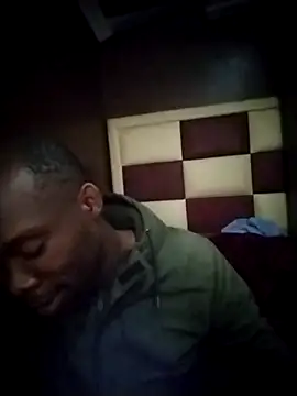 Snapshot of TinnyVsGiant chatting on 11/07/25, 02:17 TinnyVsGiant online show from 11/07/25, 02:17