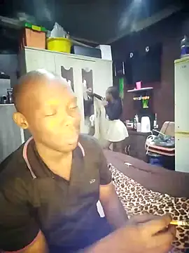 Snapshot of TinnyVsGiant chatting on 12/17/25, 12:16 TinnyVsGiant online show from 12/17/25, 12:16