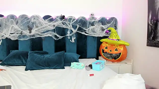 EmilyHanks  online show from 11/01/25, 12:34