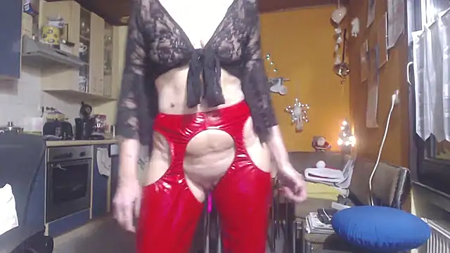 Snapshot of SexySilvie chatting on 12/21/25, 02:46 SexySilvie online show from 12/21/25, 02:46