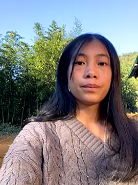 EmLy02 online show from 11/29/25, 12:24