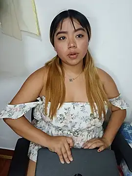 Emily  Hott online show from 07/05/26, 12:39
