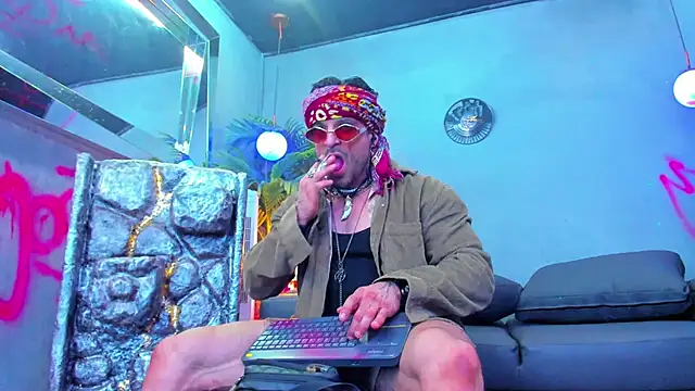 Snapshot of dennis_cox1 chatting on 09/19/25, 02:46 dennis cox1 online show from 09/19/25, 02:46