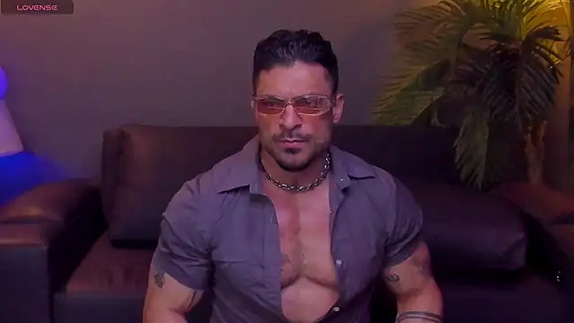 Snapshot of dennis_cox1 chatting on 11/05/25, 03:34 dennis cox1 online show from 11/05/25, 03:34