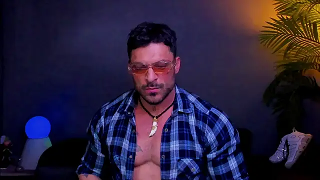 Snapshot of dennis_cox1 chatting on 11/18/25, 04:39 dennis cox1 online show from 11/18/25, 04:39