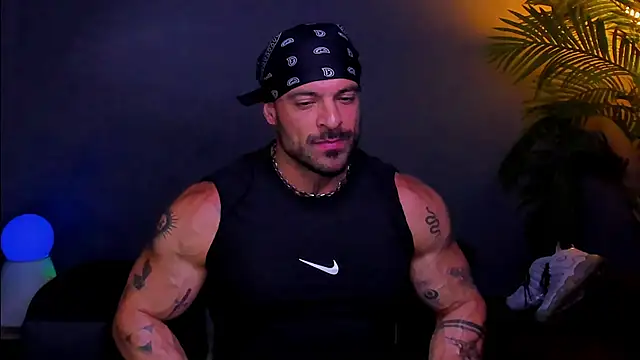 Snapshot of dennis_cox1 chatting on 11/19/25, 11:54 dennis cox1 online show from 11/19/25, 11:54