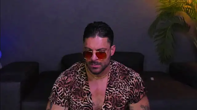 Snapshot of dennis_cox1 chatting on 11/22/25, 02:27 dennis cox1 online show from 11/22/25, 02:27