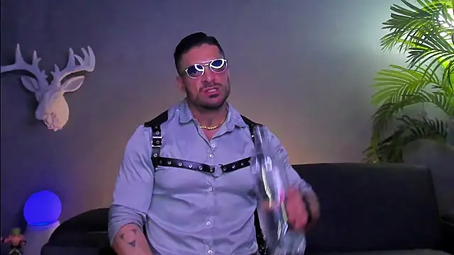 Snapshot of dennis_cox1 chatting on 12/14/25, 05:24 dennis cox1 online show from 12/14/25, 05:24