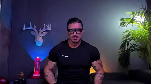 Snapshot of dennis_cox1 chatting on 12/18/25, 05:35 dennis cox1 online show from 12/18/25, 05:35