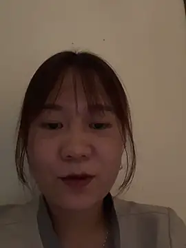 Snapshot of qinejr37 chatting on 09/18/25, 04:03 qinejr37 online show from 09/18/25, 04:03