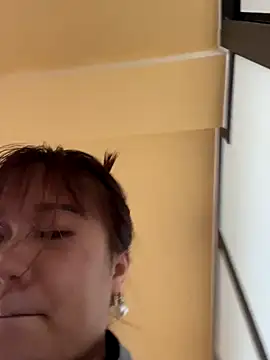 Snapshot of qinejr37 chatting on 09/27/25, 01:54 qinejr37 online show from 09/27/25, 01:54