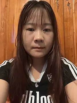 Snapshot of qinejr37 chatting on 10/01/25, 11:33 qinejr37 online show from 10/01/25, 11:33