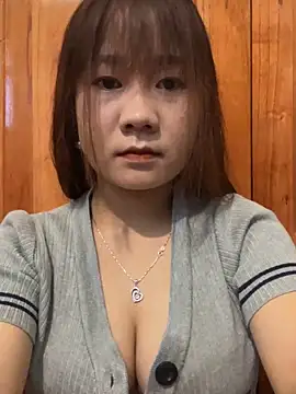 Snapshot of qinejr37 chatting on 10/18/25, 12:35 qinejr37 online show from 10/18/25, 12:35