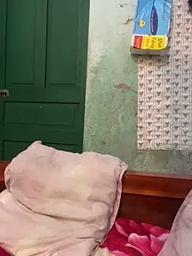 Snapshot of qinejr37 chatting on 10/20/25, 01:00 qinejr37 online show from 10/20/25, 01:00