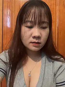 Snapshot of qinejr37 chatting on 10/23/25, 12:54 qinejr37 online show from 10/23/25, 12:54