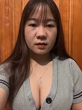 Snapshot of qinejr37 chatting on 10/23/25, 11:14 qinejr37 online show from 10/23/25, 11:14