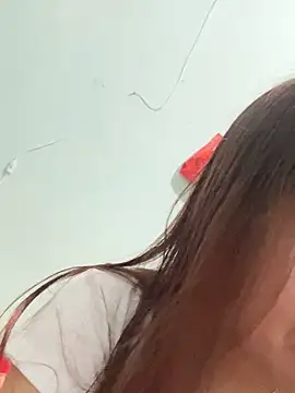 Snapshot of qinejr37 chatting on 10/25/25, 12:29 qinejr37 online show from 10/25/25, 12:29