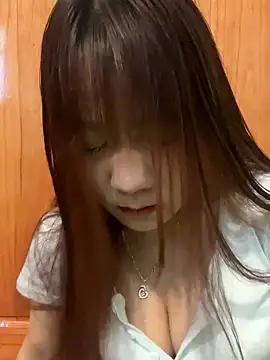 Snapshot of qinejr37 chatting on 10/28/25, 01:31 qinejr37 online show from 10/28/25, 01:31