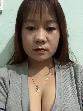 Snapshot of qinejr37 chatting on 11/15/25, 01:25 qinejr37 online show from 11/15/25, 01:25