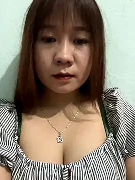 Snapshot of qinejr37 chatting on 11/24/25, 02:00 qinejr37 online show from 11/24/25, 02:00