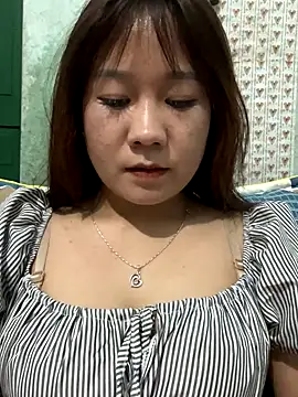 Snapshot of qinejr37 chatting on 11/24/25, 02:06 qinejr37 online show from 11/24/25, 02:06