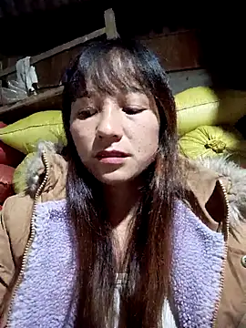 Snapshot of Mini3333 chatting on 10/28/25, 10:23 Mini3333 online show from 10/28/25, 10:23