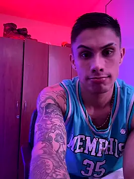 Snapshot of Manuel99boy chatting on 09/21/25, 03:52 Manuel99boy online show from 09/21/25, 03:52