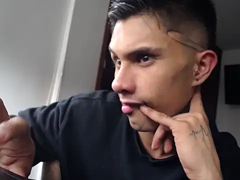 Snapshot of Manuel99boy chatting on 09/27/25, 01:05 Manuel99boy online show from 09/27/25, 01:05