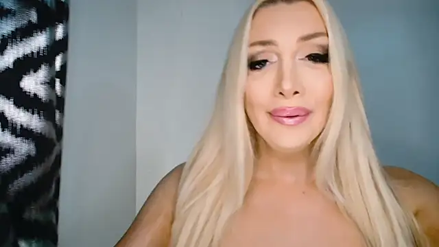 Snapshot of BarbiLive chatting on 11/06/25, 07:20 BarbiLive online show from 11/06/25, 07:20