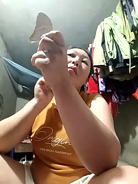 Snapshot of phunphun chatting on 10/19/25, 12:44 phunphun online show from 10/19/25, 12:44