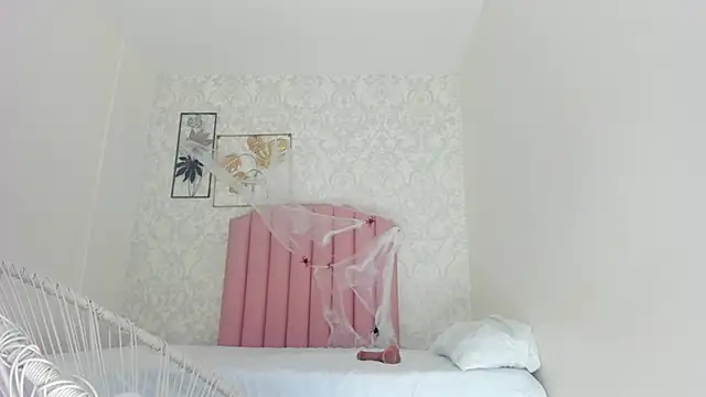 Snapshot of emy_barnert chatting on 10/19/25, 12:17 emy barnert online show from 10/19/25, 12:17