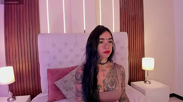 ViolettaAlemida online show from 09/20/25, 12:17