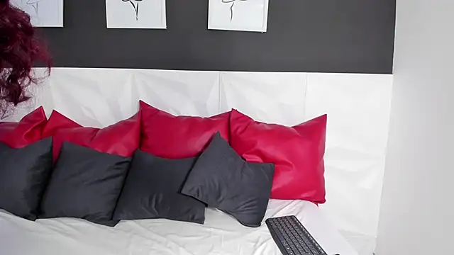 Snapshot of mae_lyra chatting on 09/27/25, 12:48 mae lyra online show from 09/27/25, 12:48